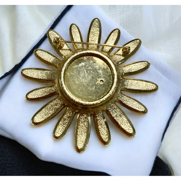 VTG Avon Gold & White Enamel Daisy Flower Brooch Pin Hidden Perfume Center - Picture 2 of 8